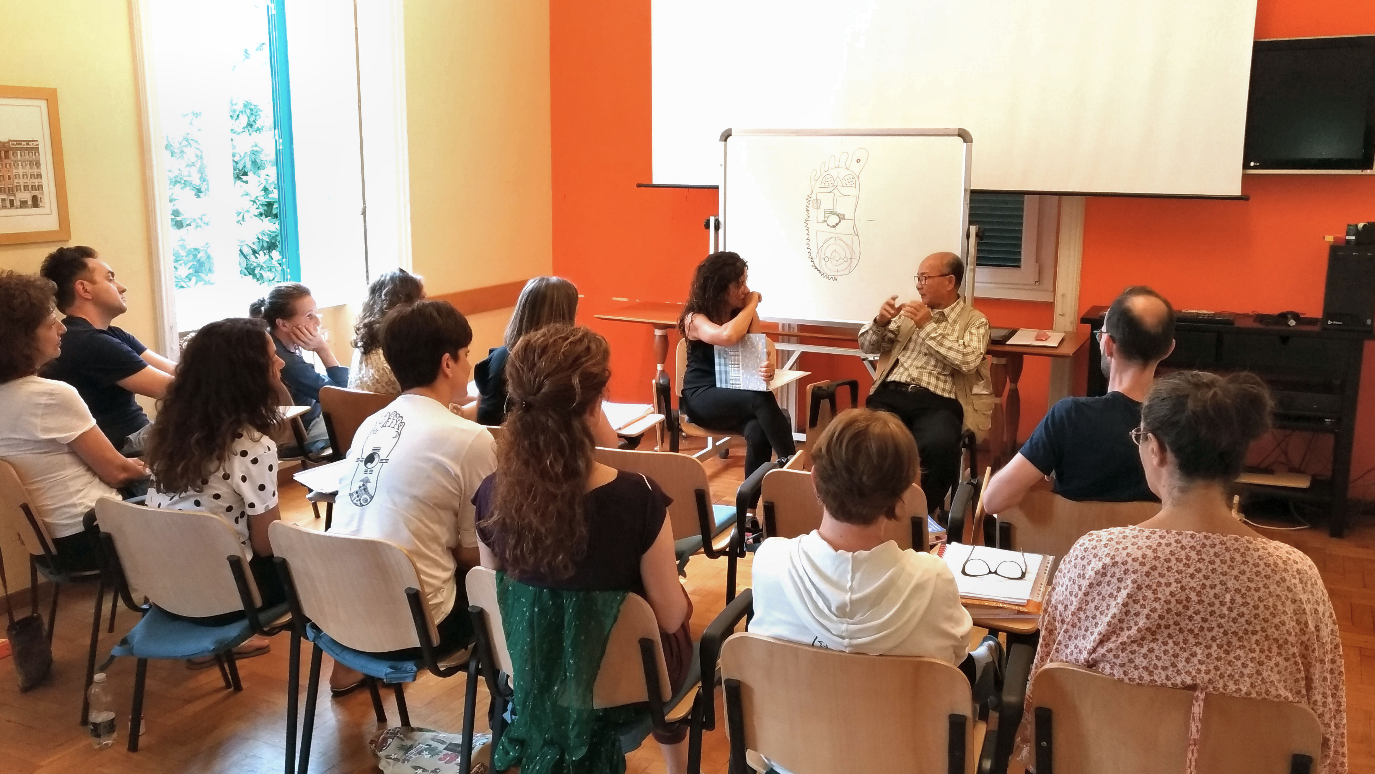 Il caposcuola della riflessologia plantare on zon su con gli aspiranti riflessologi di Roma